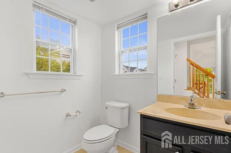 8 Alfred Ave — Photo 20