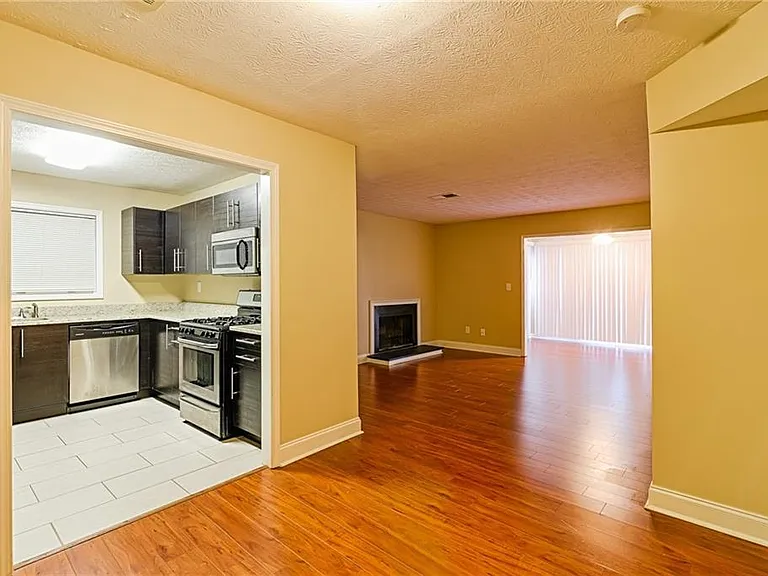1808 Augusta Dr SE — Photo 6