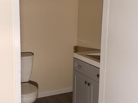 3rd image of 207 N Kenmore Ave APT 303