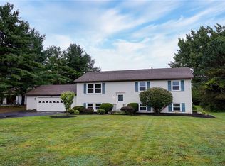 27 Gilman Rd, Churchville, NY 14428