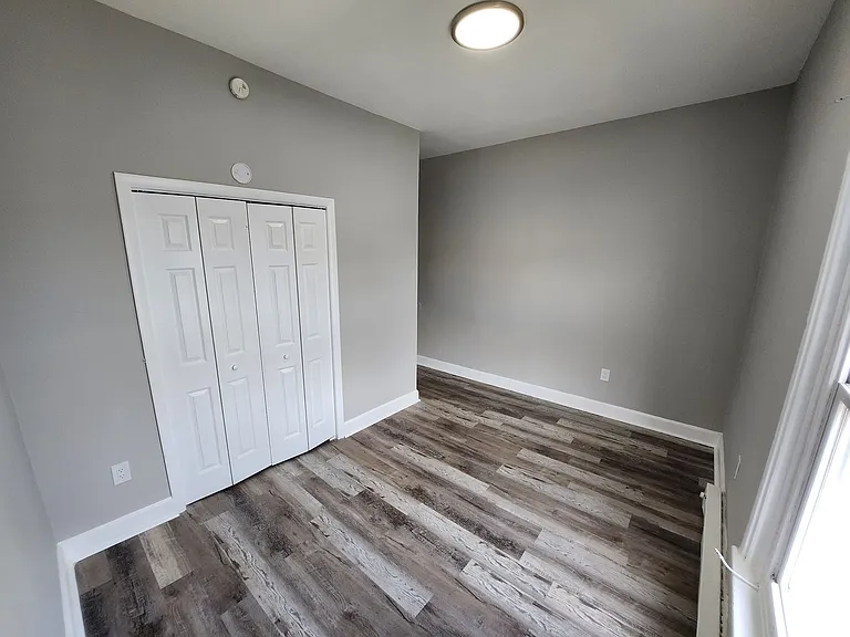 818 W Walnut St — Photo 9