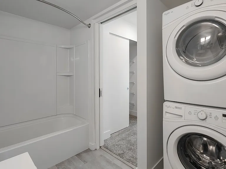 Dunn Motors Apartments — Photo 95
