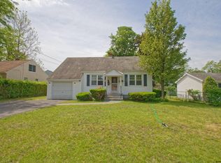 2822 Halsey Dr, Schenectady, NY 12304