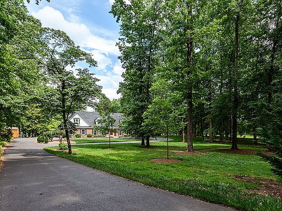2nd image of 3222 Deauville Pl