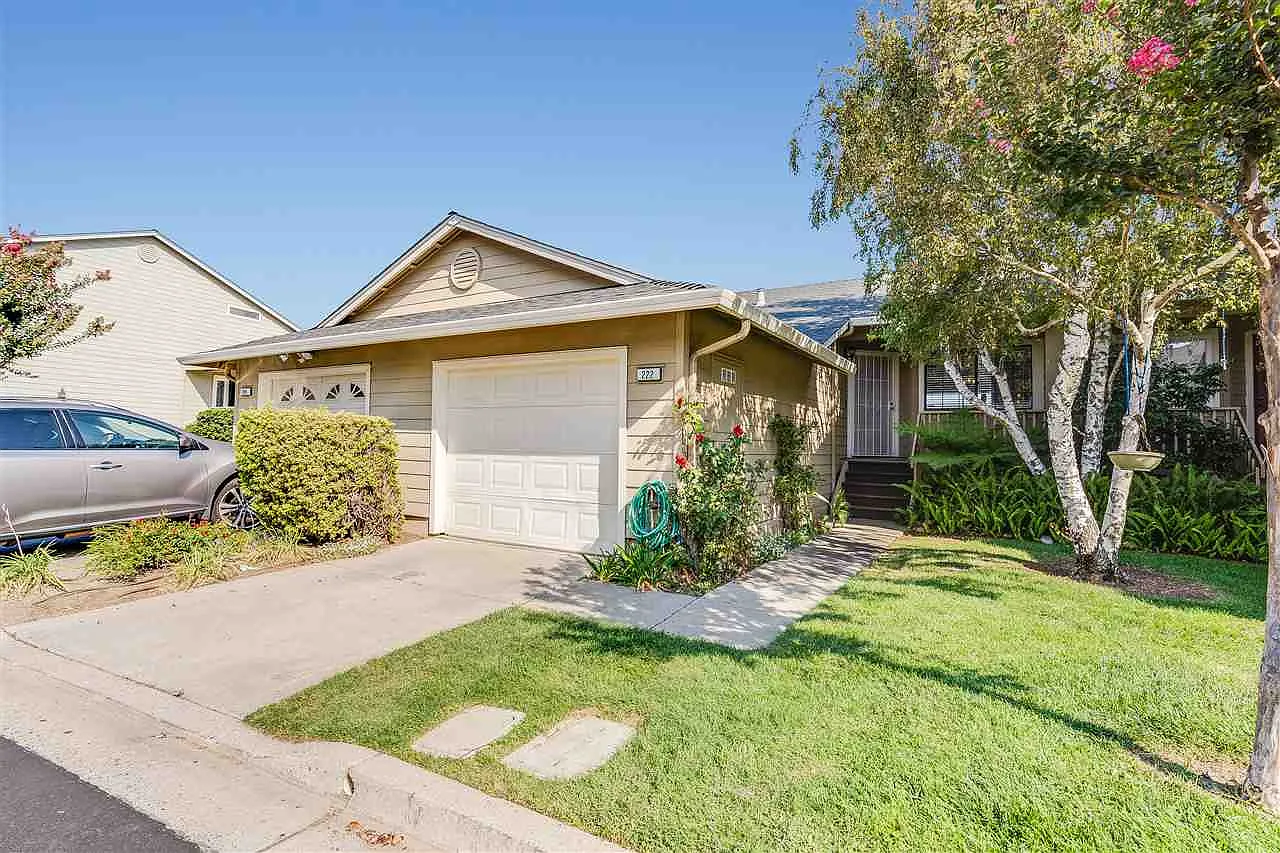 222 Manuel Ct photo 1