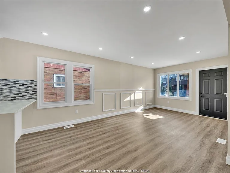 1568 York St — Photo 7