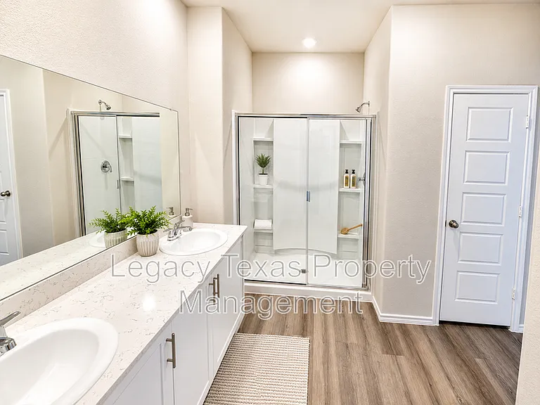 1911 Cherokee Ln — Photo 10