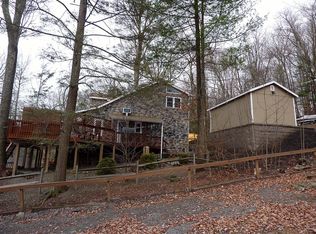 141 N Eastwood Dr, Greentown, PA 18426