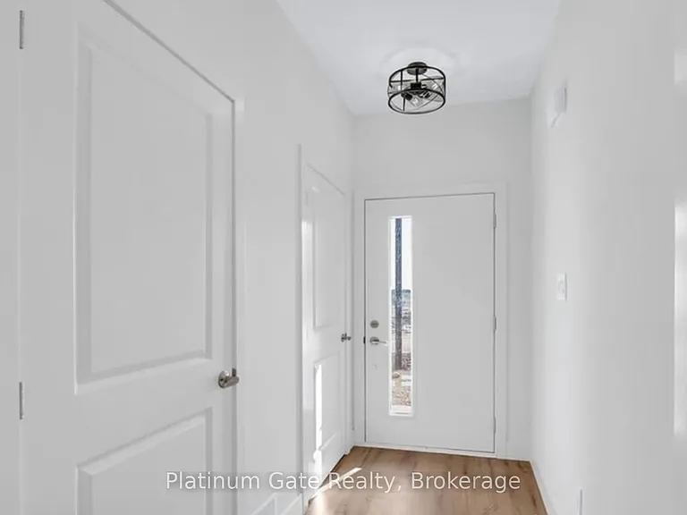 1595 Capri Cres #34 — Photo 3