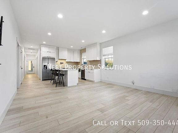 4th image of 4102 Quinn Dr NE