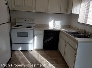 808 Ridgeway Dr, Pewaukee, WI 53072