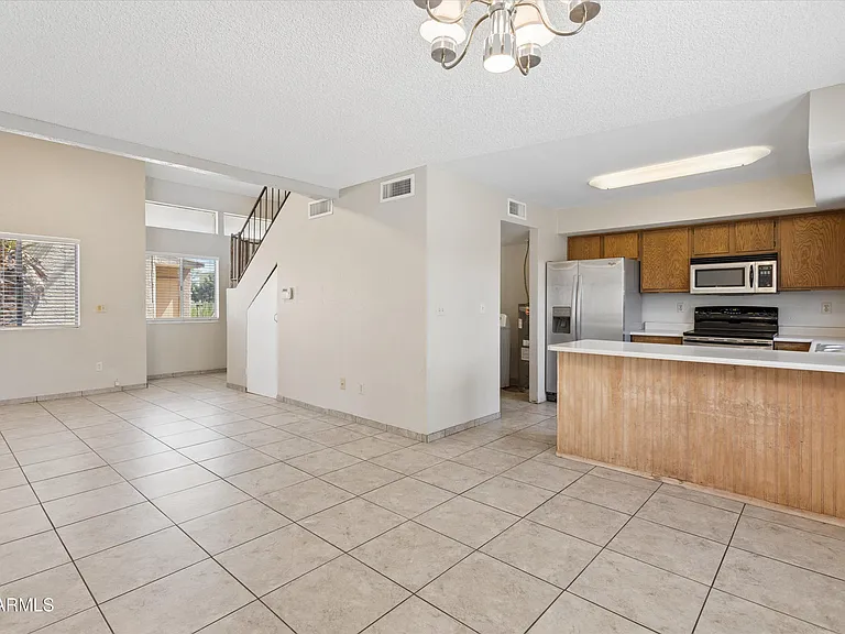 407 E Pecan Rd — Photo 9