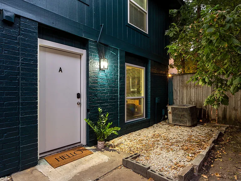 Southport Dr — Photo 24