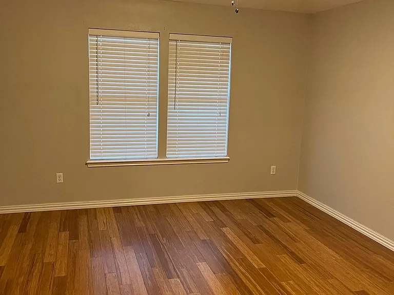 1120 La Mirada — Photo 5