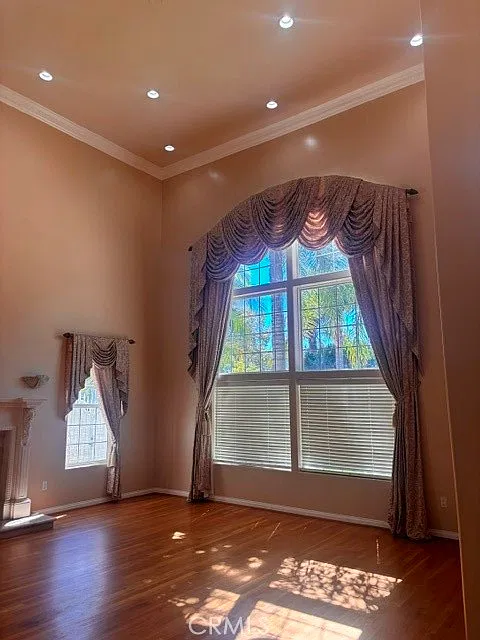 6 bed, 4.5 bath, 4516 sqft, $8,500 — Photo 4