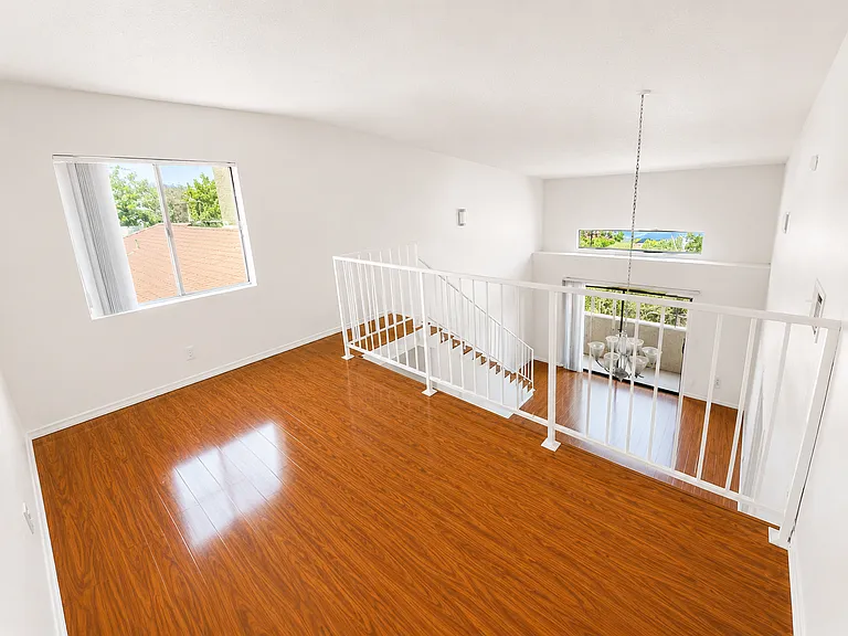 15020 Burbank Blvd — Photo 12