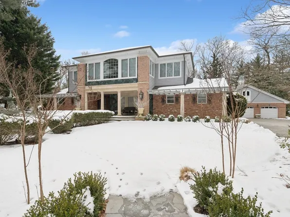 41 Stony Hill Path, Smithtown, NY 11787