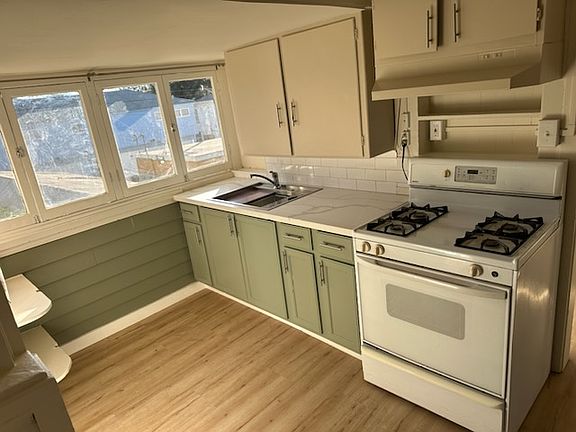 2nd image of 392 E Alvarado St #D