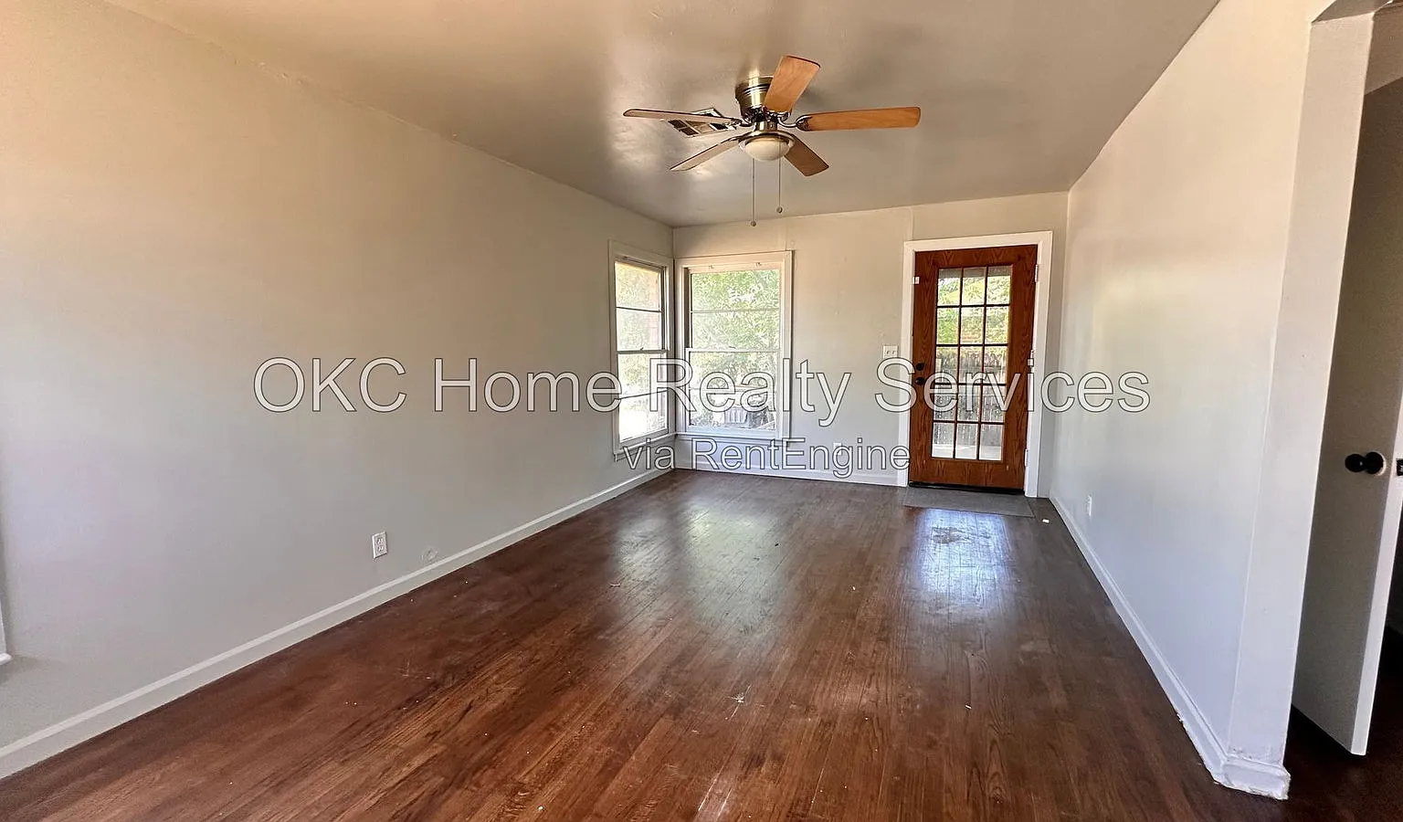 2 bed, 1.0 bath, 898 sqft, $1,300 — Photo 4
