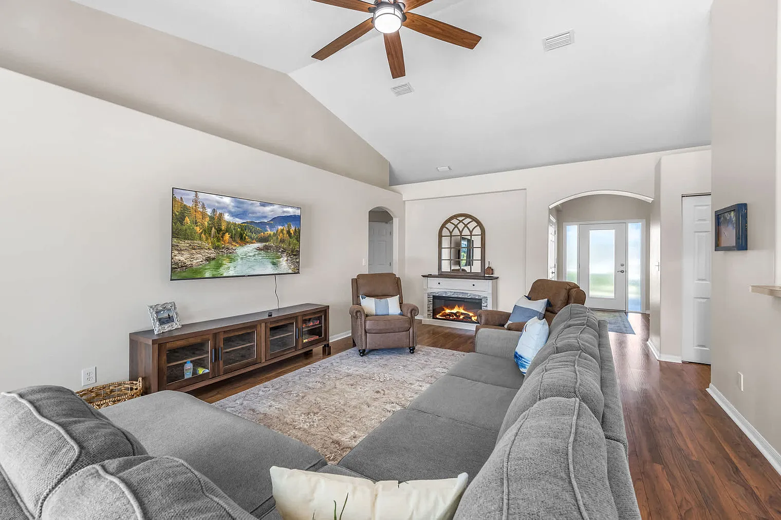 3 bed, 2.0 bath, $4,787 — Photo 4