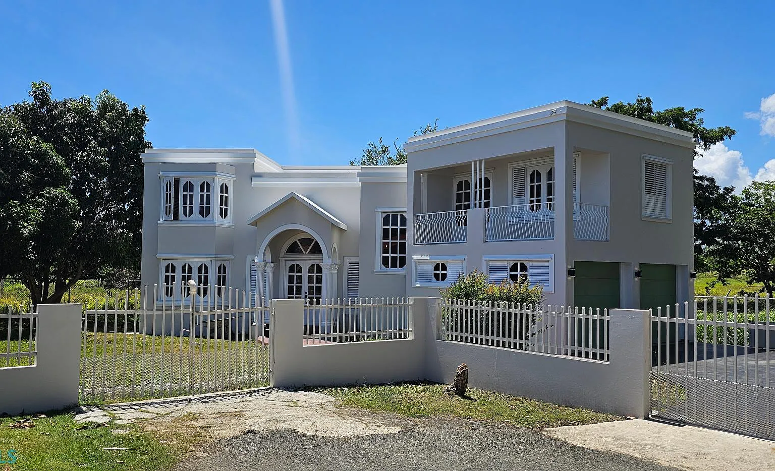 4 bed, 3.0 bath, 2100 sqft, $3,000 — Photo 2