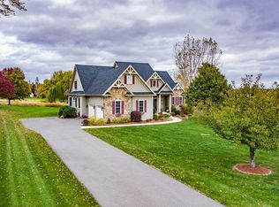 9 Pondview Ln, Southwick, MA 01077