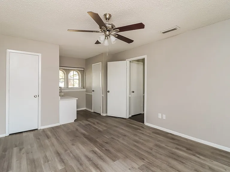 5911 Woodsetter Ln — Photo 12