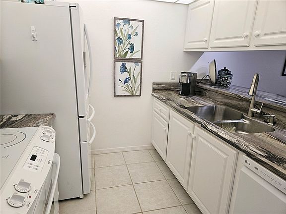 5th image of 835 18th St APT 107