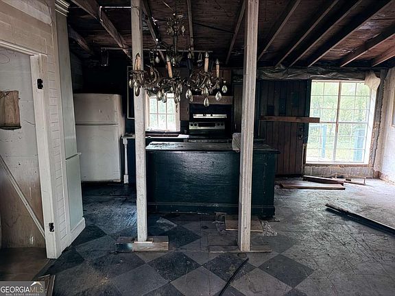 3rd image of 33 Tower St