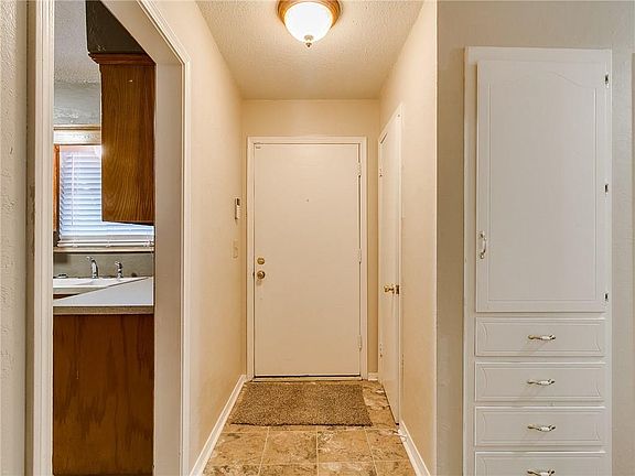 3rd image of 5424 S Shartel Ave