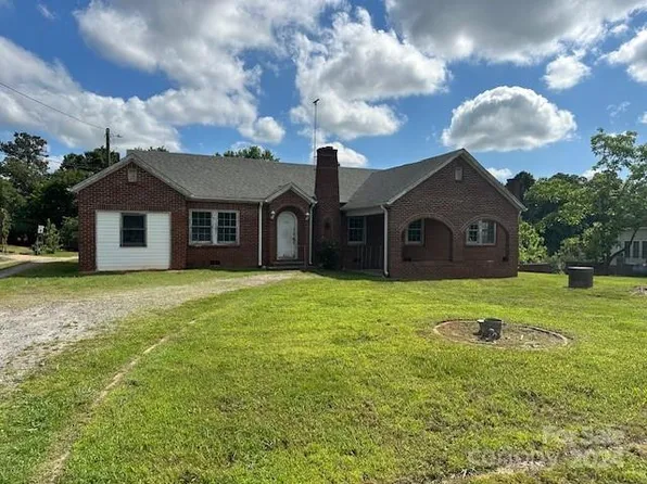 393 S Pea Ridge Rd, Mooresboro, NC 28114