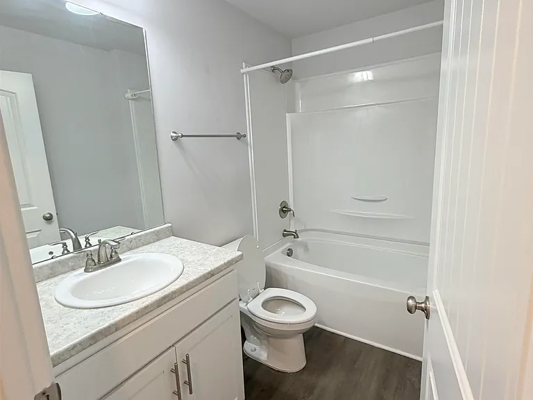 214 Alonzo Toney Dr — Photo 16