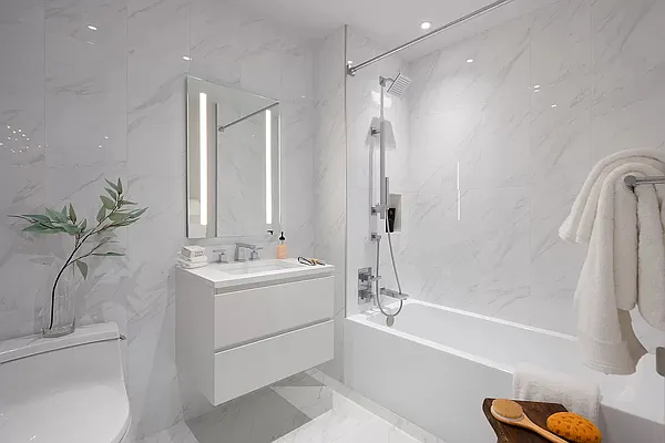 Rented by Manhattan Realty Group | media 17