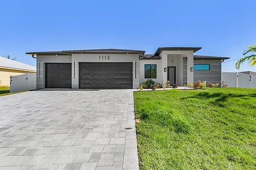 1115 NW 25th Ave Photo 1