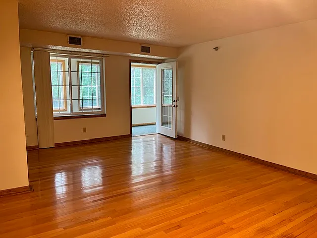 The Carriage House Apartments — Photo 8