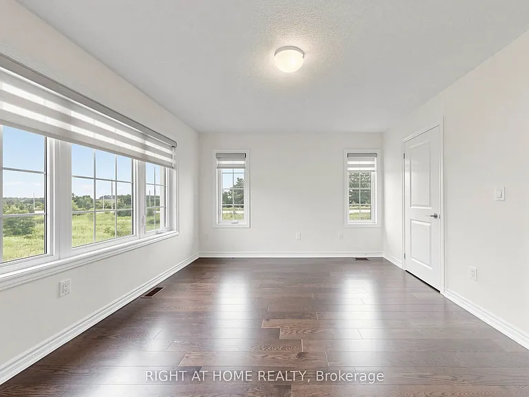 90 Laing Dr — Photo 31