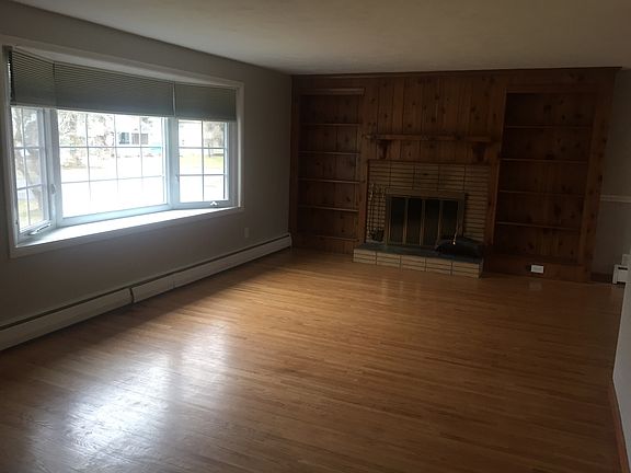 4th image of 4271 Roxbury Dr