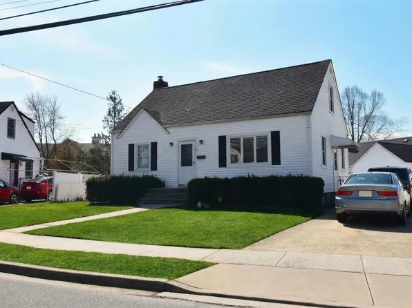 6 Sullivan Road, Farmingdale, NY 11735