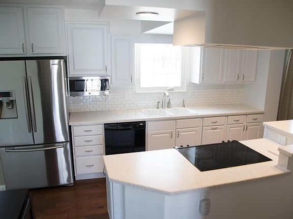 4th image of 4020 Thompson Ave