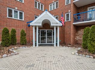 6755 N Milwaukee Ave APT 305, Niles, IL
