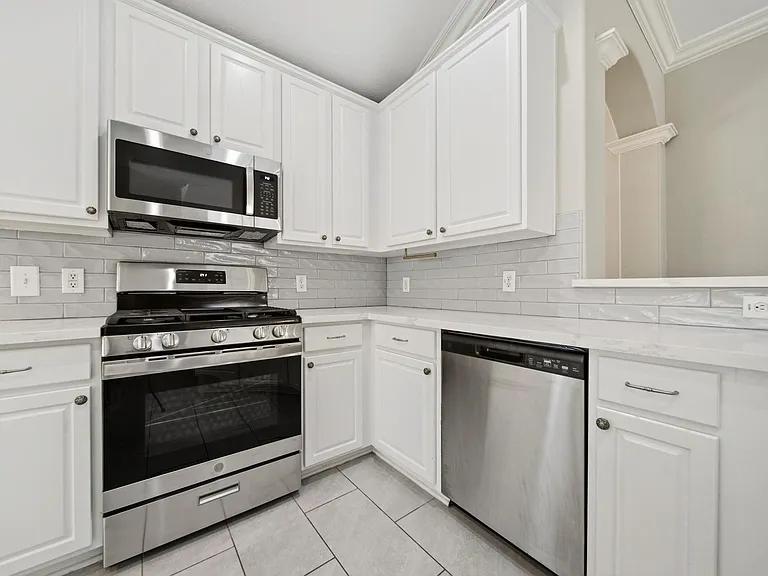 3907 Plum Hill Ln — Photo 11