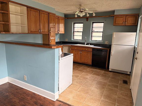 2nd image of 2027 Boyd St