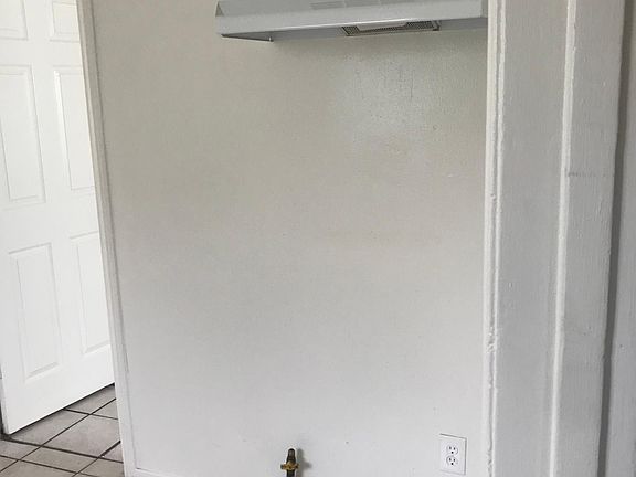 2nd image of 1222 W Court St