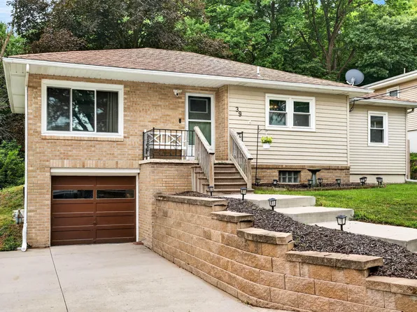 39 Happy Hollow Blvd, Council Bluffs, IA 51503