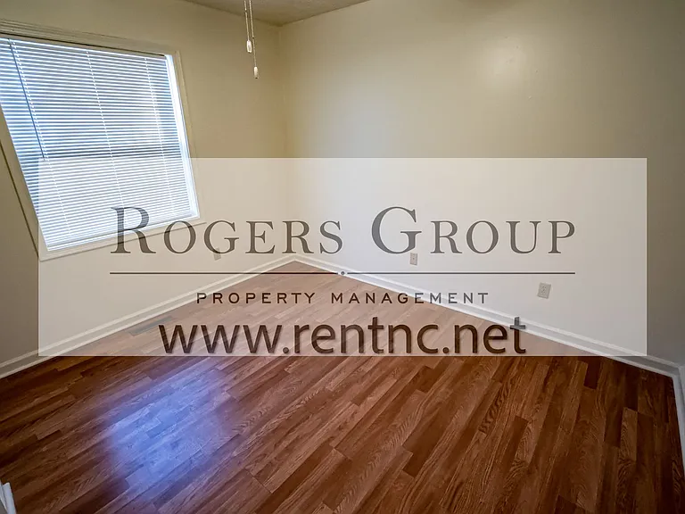 607 Parkway Dr — Photo 3