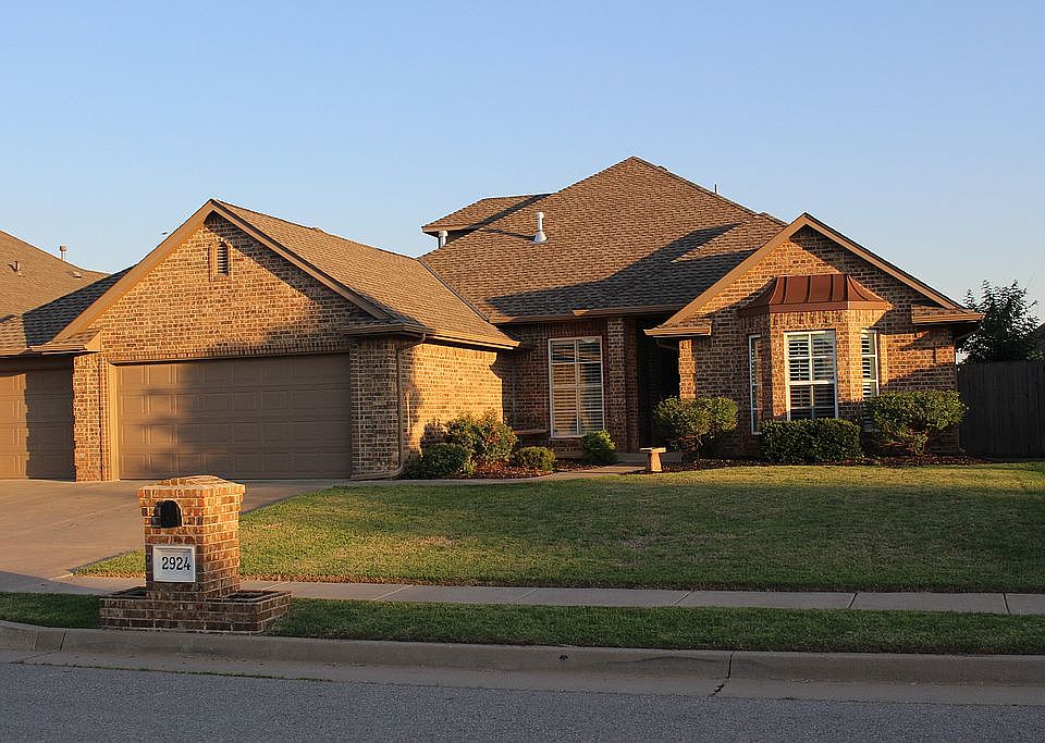 1st image of 2924 SW 136th Ter