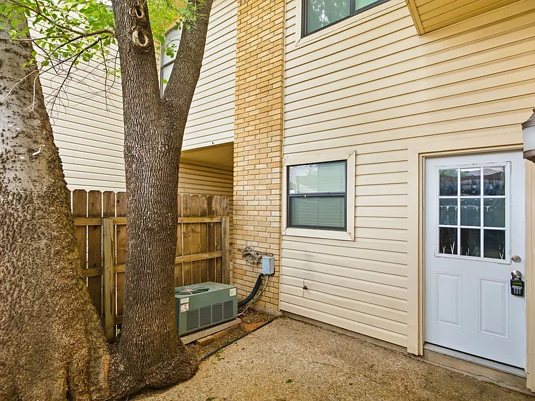 8400 Jamestown Dr #534 — Photo 29