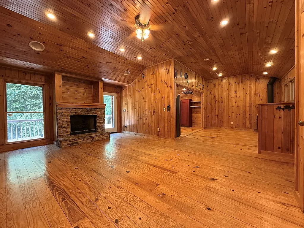 3 bed, 1396 sqft, $2,700 — Photo 3