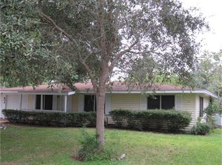 804 Mable Ave, El Campo, TX 77437