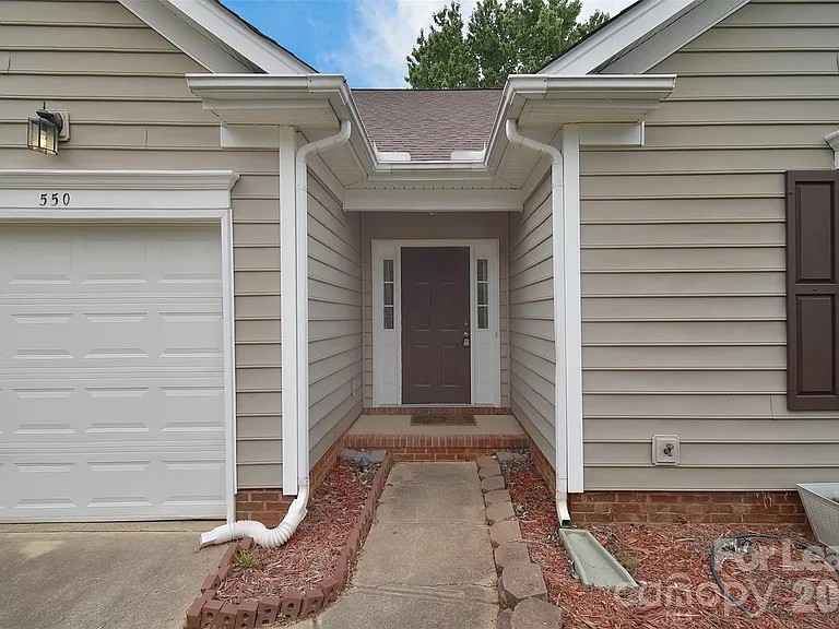 550 Carlisle Dr — Photo 4